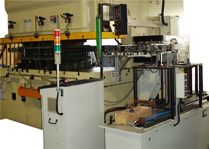 模內(nèi)多工位沖壓機械手的優(yōu)勢有哪些？