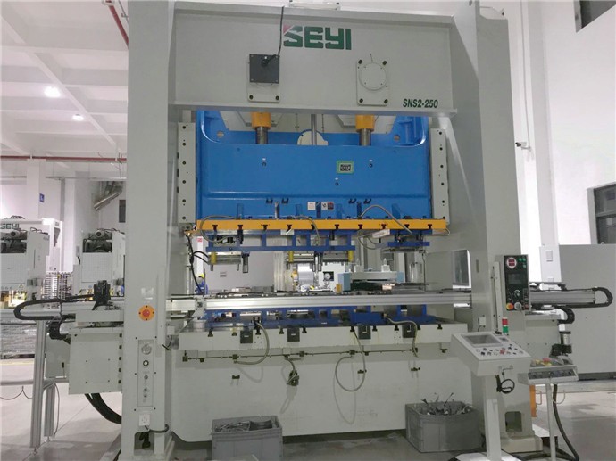 沖壓機械手生產(chǎn)線：高效、自動化，助力五金行業(yè)創(chuàng)新發(fā)展