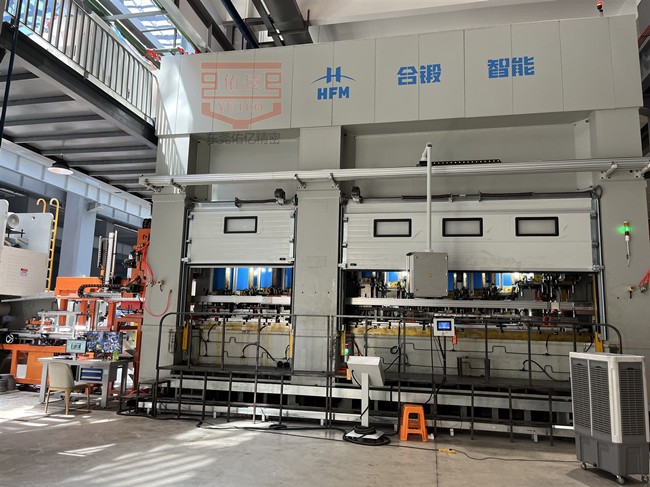 如何選購適合一臺適合自己生產(chǎn)情況的沖壓三次元機械手？