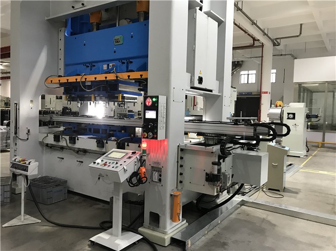 三次元機(jī)械手是如何聯(lián)動多工序沖壓生產(chǎn)的？