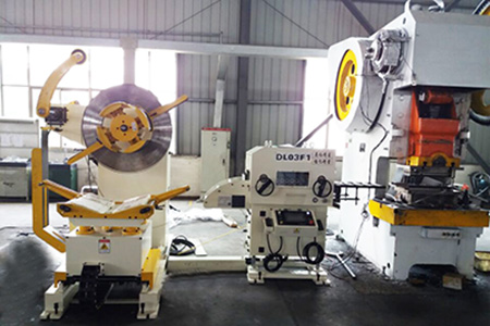 復(fù)工復(fù)產(chǎn)，山東客戶訂購(gòu)多臺(tái)三合一送料機(jī)